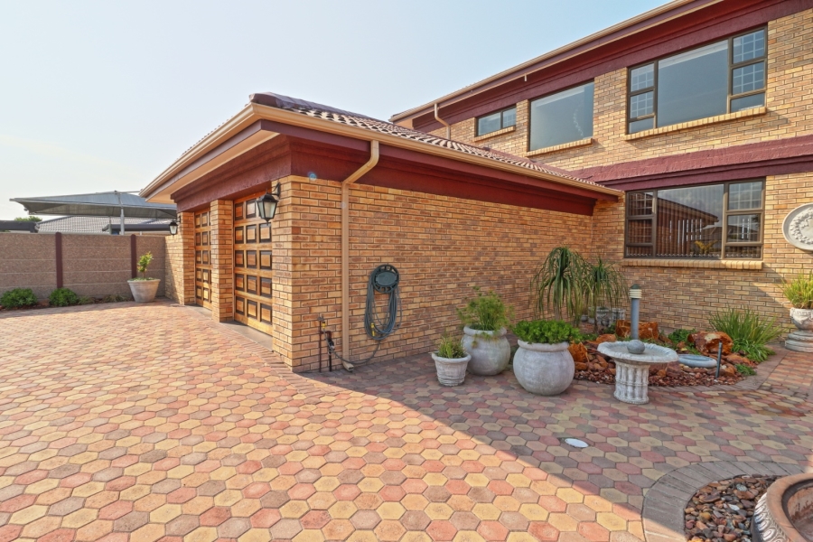 4 Bedroom Property for Sale in Reebok Western Cape